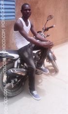 Ezias a man of 28 years old living at Lomé looking for a woman