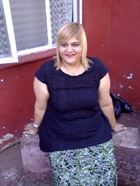 Elaine a woman of 50 years old living in Afrique du Sud looking for some men and some women