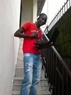 Diallo13 a man of 33 years old living at Praia looking for some men and some women