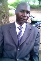 Mandjou1 a man of 47 years old living in Guinée looking for some men and some women